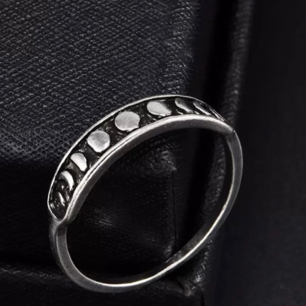 Moon phase vintage style silver ring NWT